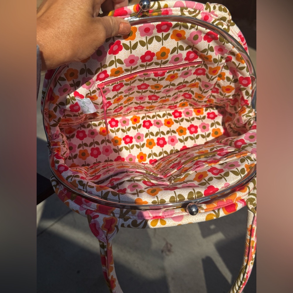 Vera Bradley Floral Quilted Shoulder Bag with Kisslock - Picture 10 of 13